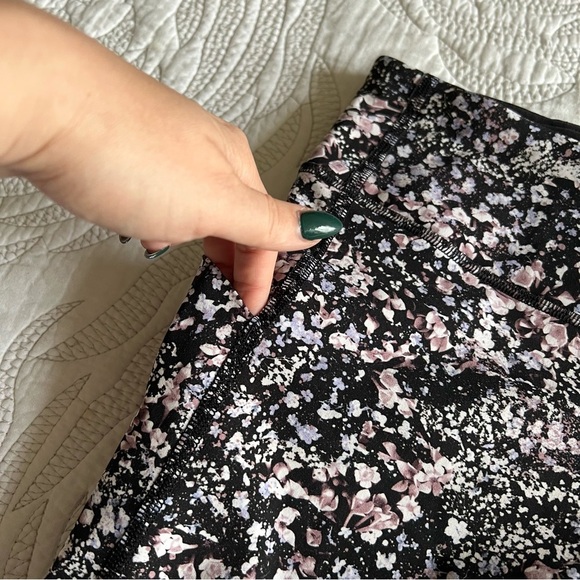 Lululemon - Pace Rival Crop 22" - Floral Spritz Multi / Black - Picture 9 of 15